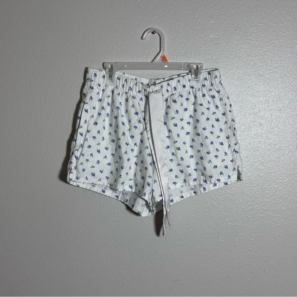 Hollister Women Elastic Waist Sleep Pajama Shorts White Floral size‎ S
